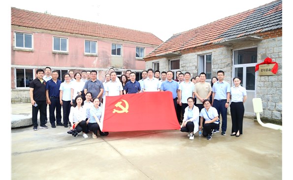 情系联系村，，，，，，，共建显担当——威海产投集团开展“五个一”主题党日活动