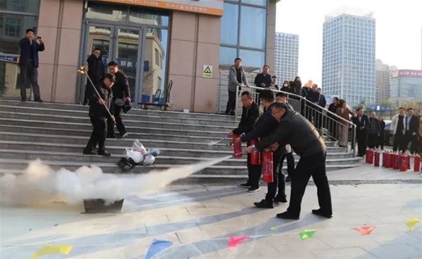 威海产投集团开展“全民消防，，，，，生命至上” 消防宣传月活动